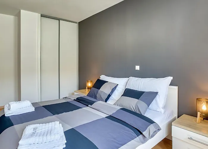 Nyaraló Jimmy Zára